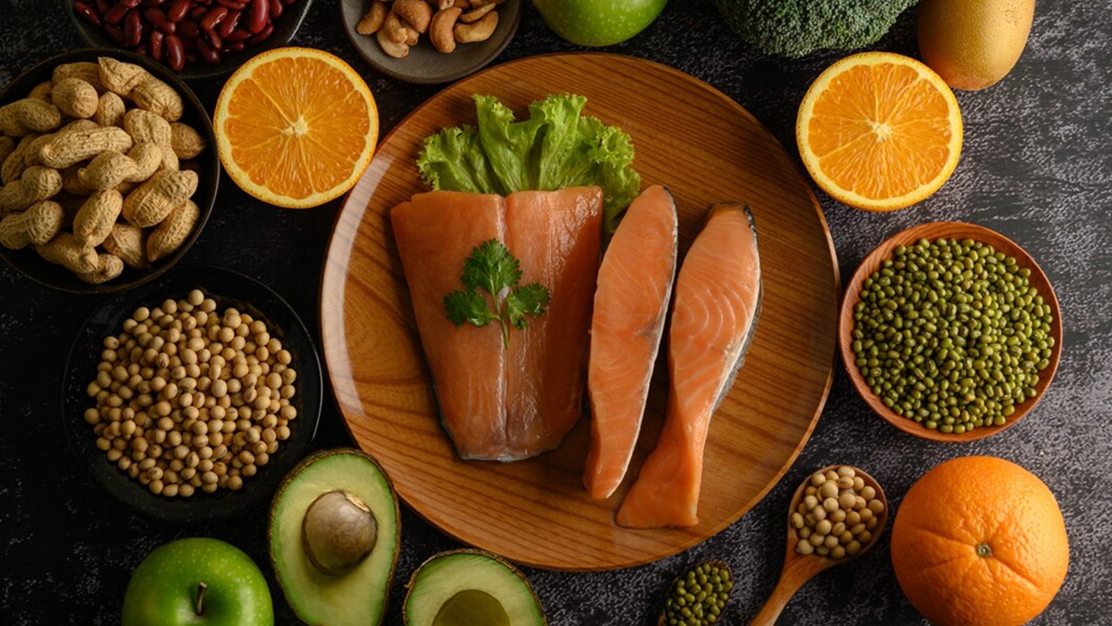 Comprehensive overview of Vitamin B12 deficiency showing biological symptoms and cellular effects