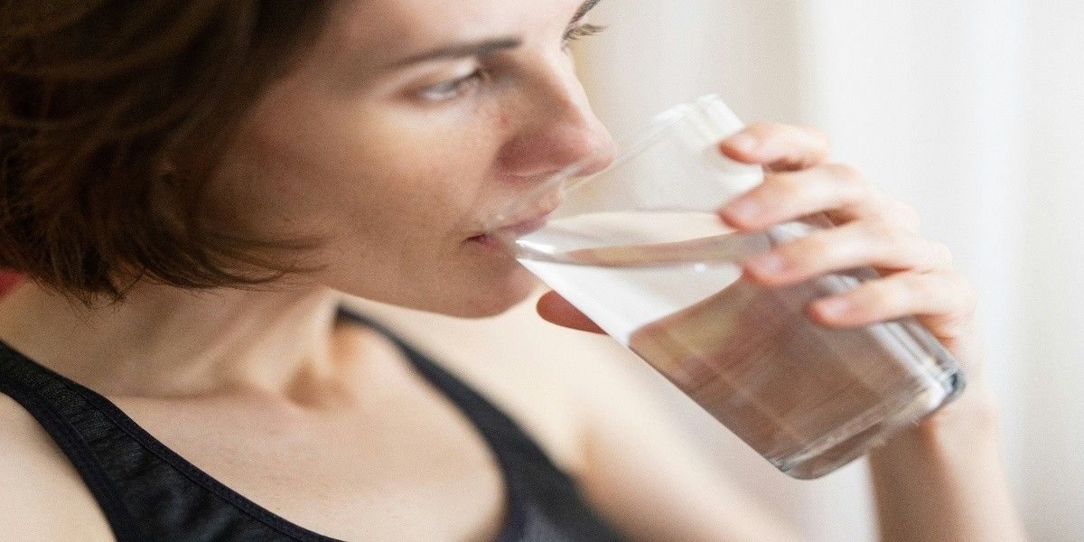 Drinking water, the most effective home remedy for a high uric acid diet